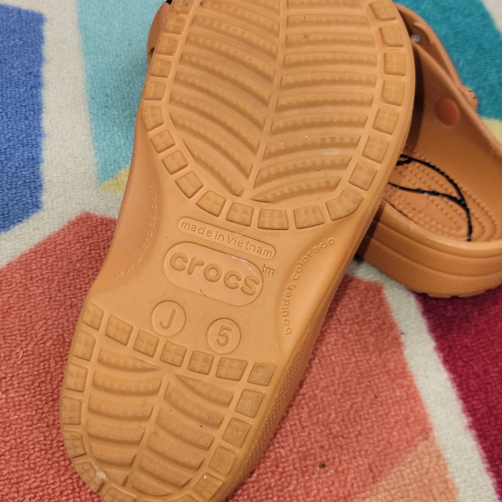 Crocs Classic Clog Basketball Orange Black Textured Sport Shoes Missing Strap - Picture 7 of 7